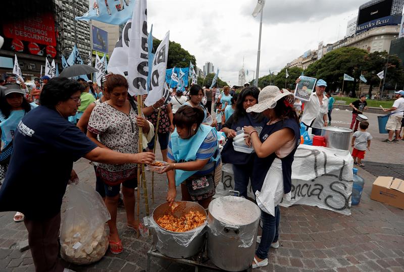  Grupurile sociale din Argentina iau oale Ã®n stradÄƒ È™i protesteazÄƒ Ã®mpotriva lui Macri