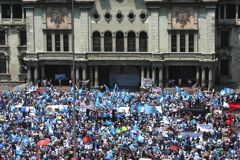  Sectoarele civile vor cere protest demisia preÈ™edintelui Guatemalei