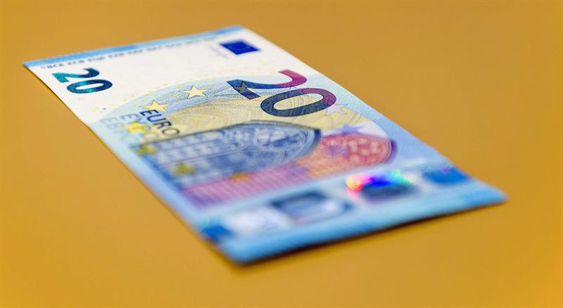  Euro se ridicÄƒ la 1,1828 $