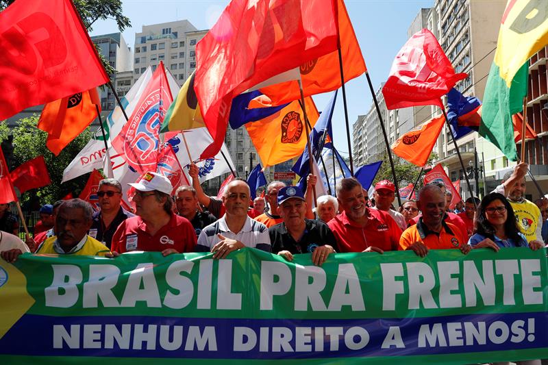  Brazilia lanseazÄƒ o reformÄƒ a muncii urÃ¢tÄƒ de sindicate È™i celebratÄƒ de companii