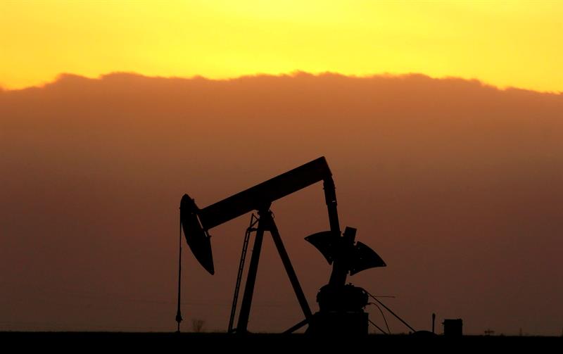  Texas petrolul scade cu 0,75% si se inchide la 56,74 dolari / baril
