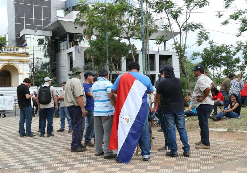  Sindicatul de energie electricÄƒ de la stat paraguayian vede "umflate" costul creÈ™terii personalului