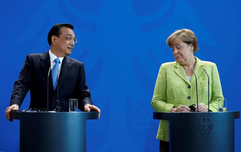  Prim-ministrul chinez solicitÄƒ mai multÄƒ investiÈ›ie germanÄƒ Ã®ntr-o conversaÈ›ie cu Merkel